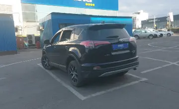 Toyota RAV4 2018 года за 9 890 000 тг. в Алматы фото 4
