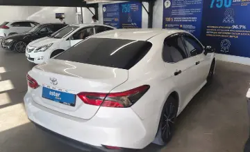 Toyota Camry 2018 года за 9 890 000 тг. в Астана фото 3