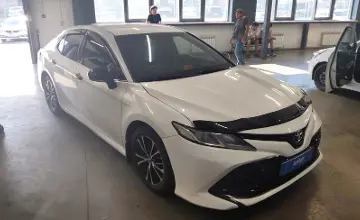 Toyota Camry 2018 года за 9 890 000 тг. в Астана фото 2