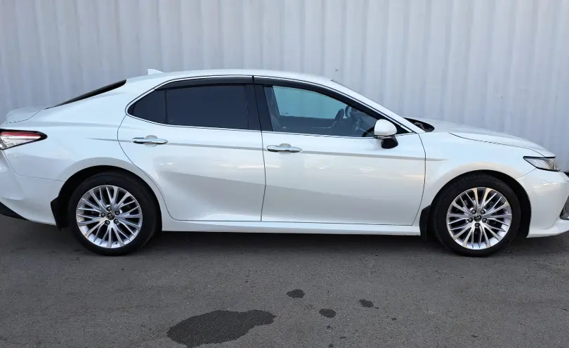 Toyota Camry 2019 года за 11 490 000 тг. в Алматы фото 4