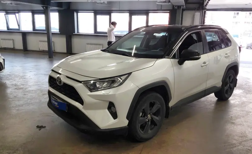 Toyota RAV4 2021 года за 14 990 000 тг. в Астана