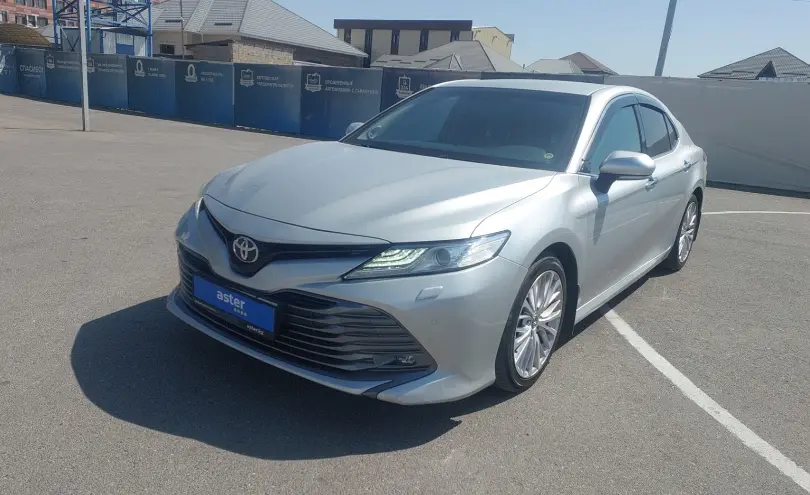 Toyota Camry 2018 года за 13 790 000 тг. в Шымкент