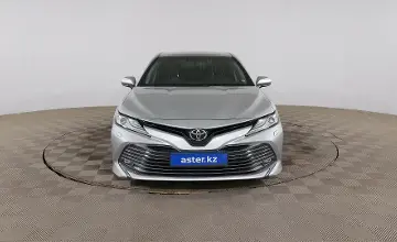 Toyota Camry 2018 года за 13 790 000 тг. в Шымкент фото 2