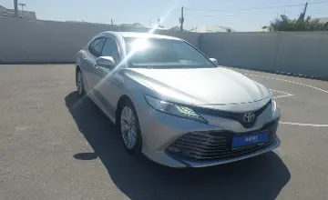 Toyota Camry 2018 года за 13 790 000 тг. в Шымкент фото 2