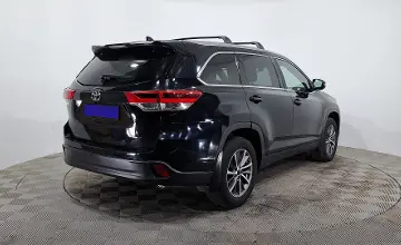 Toyota Highlander 2019 года за 15 290 000 тг. в Астана