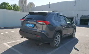Toyota RAV4 2019 года за 11 790 000 тг. в Алматы фото 3