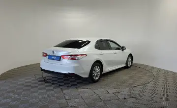 Toyota Camry 2021 года за 11 490 000 тг. в Алматы