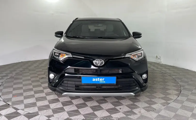 Toyota RAV4 2018 года за 11 850 000 тг. в Павлодар фото 2