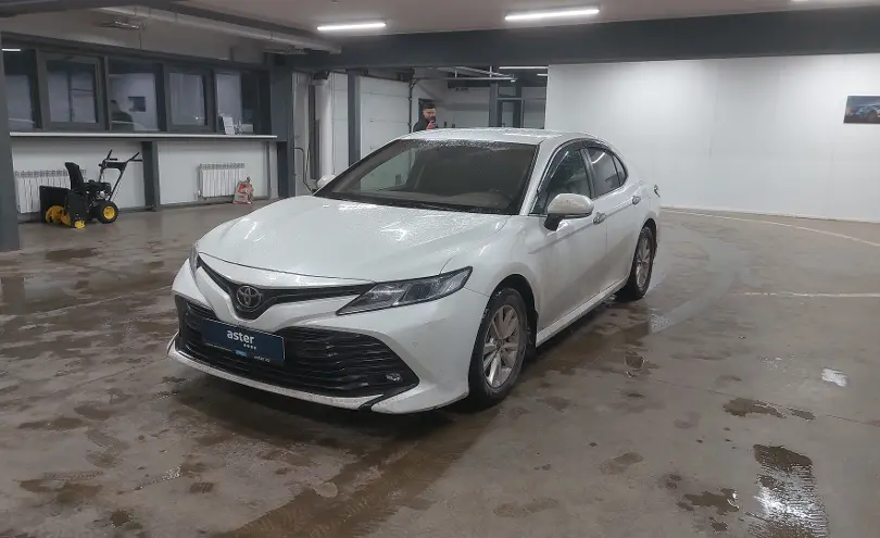 Toyota Camry 2018 года за 10 990 000 тг. в Астана