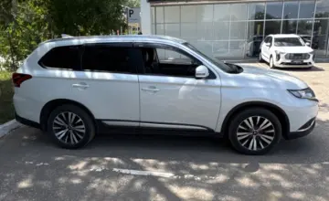 Mitsubishi Outlander 2020 года за 11 000 000 тг. в Актобе фото 4
