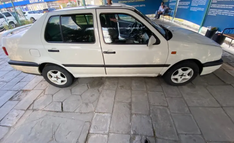 Volkswagen Vento 1993 года за 2 500 000 тг. в Талдыкорган фото 4