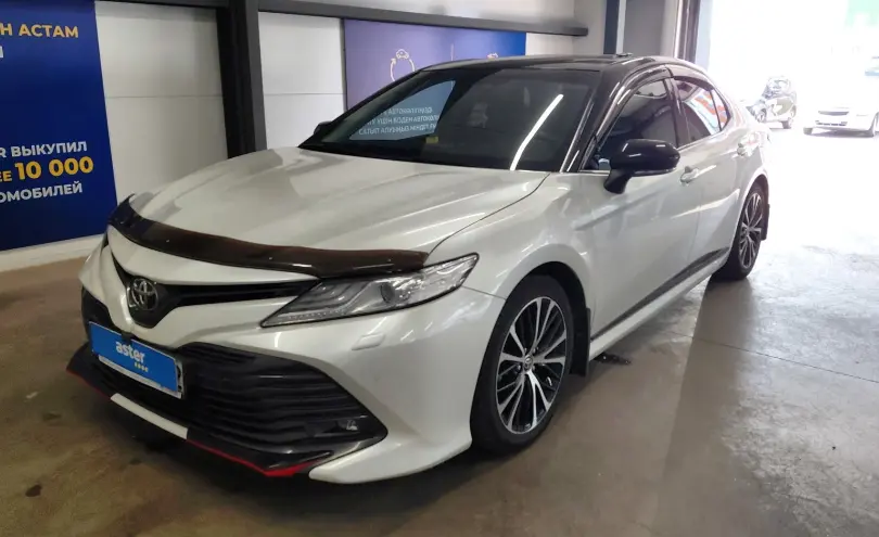 Toyota Camry 2021 года за 14 000 000 тг. в Астана