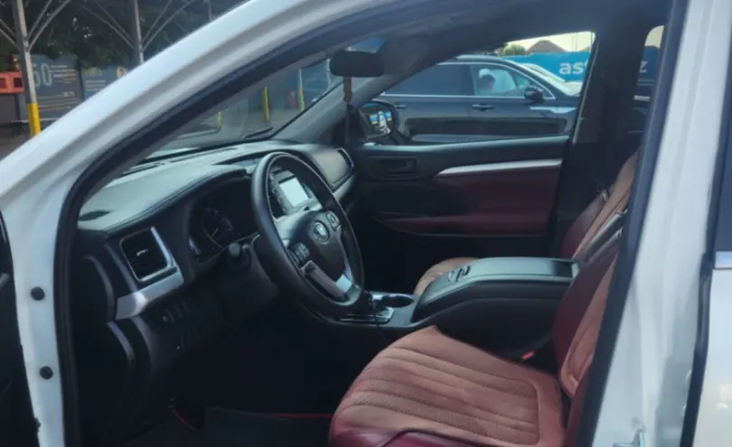 Toyota Highlander 2019 года за 18 000 000 тг. в Алматы фото 5