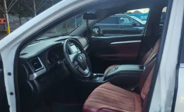 Toyota Highlander 2019 года за 18 000 000 тг. в Алматы фото 5