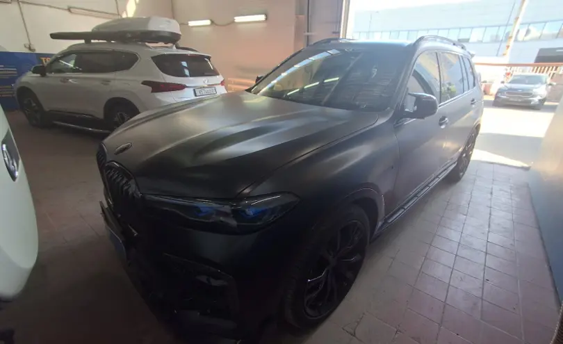 BMW X7 2021 года за 37 000 000 тг. в Астана