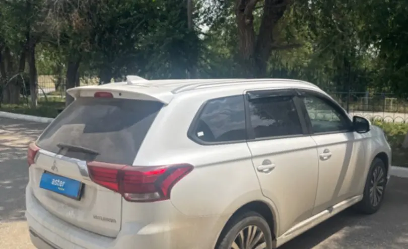 Mitsubishi Outlander 2022 года за 10 500 000 тг. в Актобе фото 5
