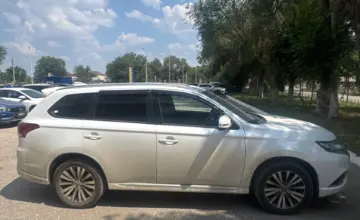 Mitsubishi Outlander 2022 года за 10 500 000 тг. в Актобе фото 4