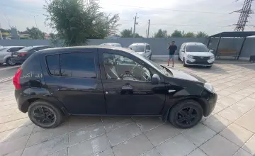 Renault Sandero 2014 года за 3 000 000 тг. в Уральск фото 4