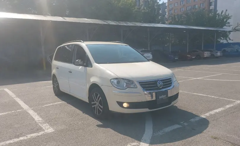 Volkswagen Touran 2010 года за 4 000 000 тг. в Алматы фото 2