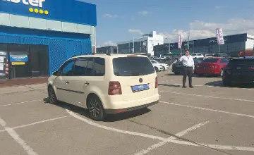 Volkswagen Touran 2010 года за 4 000 000 тг. в Алматы фото 4