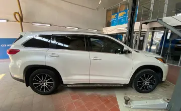 Toyota Highlander 2018 года за 17 500 000 тг. в Астана фото 4