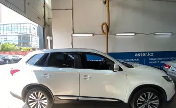Mitsubishi Outlander 2019 года за 8 500 000 тг. в Астана фото 4