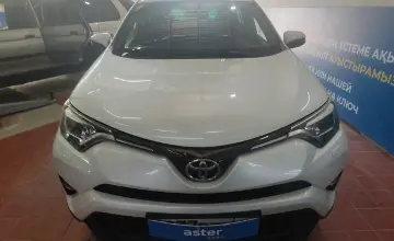 Toyota RAV4 2018 года за 10 000 000 тг. в Астана фото 2