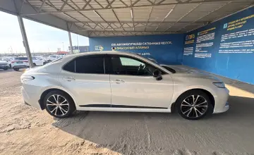 Toyota Camry 2020 года за 12 500 000 тг. в Алматы фото 4