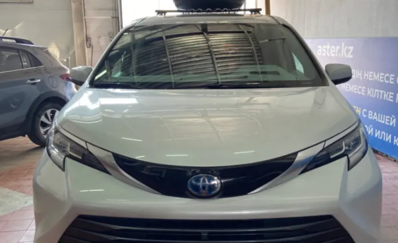 Toyota Sienna 2023 года за 27 000 000 тг. в Астана фото 2