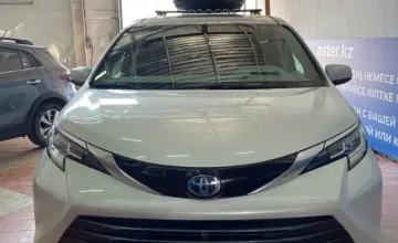 Toyota Sienna 2023 года за 27 000 000 тг. в Астана фото 2