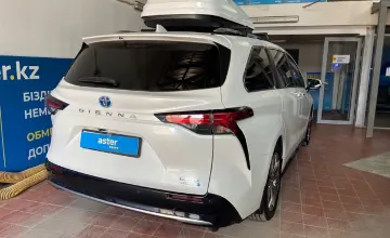 Toyota Sienna 2023 года за 27 000 000 тг. в Астана