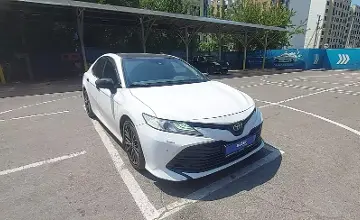 Toyota Camry 2018 года за 14 000 000 тг. в Алматы фото 2