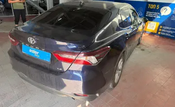 Toyota Camry 2021 года за 14 000 000 тг. в Астана