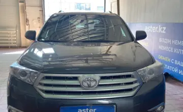 Toyota Highlander 2012 года за 11 000 000 тг. в Астана фото 2