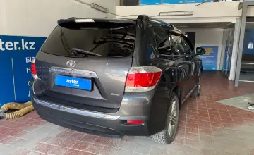 Toyota Highlander 2012 года за 11 000 000 тг. в Астана