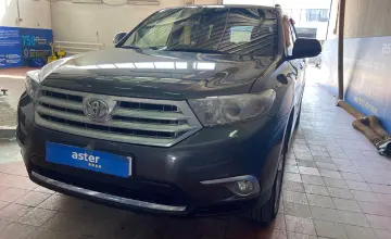 Toyota Highlander 2012 года за 11 000 000 тг. в Астана фото 1