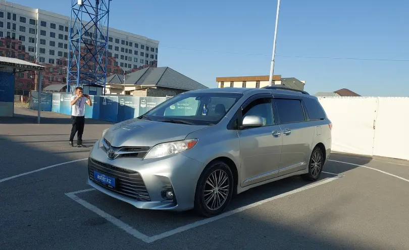 Toyota Sienna 2018 года за 15 500 000 тг. в Шымкент