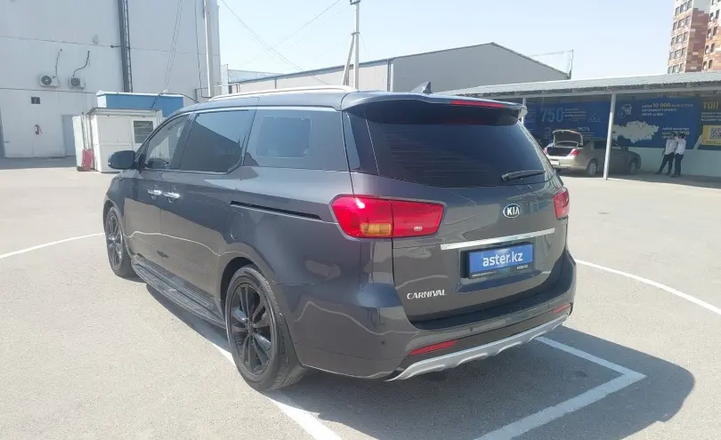 Kia Carnival 2016 года за 10 000 000 тг. в Шымкент фото 4