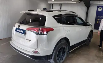 Toyota RAV4 2018 года за 10 500 000 тг. в Астана фото 3