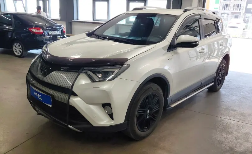 Toyota RAV4 2018 года за 10 500 000 тг. в Астана