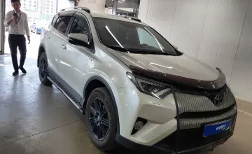Toyota RAV4 2018 года за 10 500 000 тг. в Астана фото 2