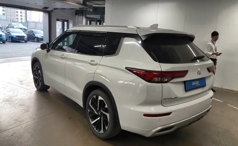Mitsubishi Outlander 2023 года за 18 500 000 тг. в Астана фото 4
