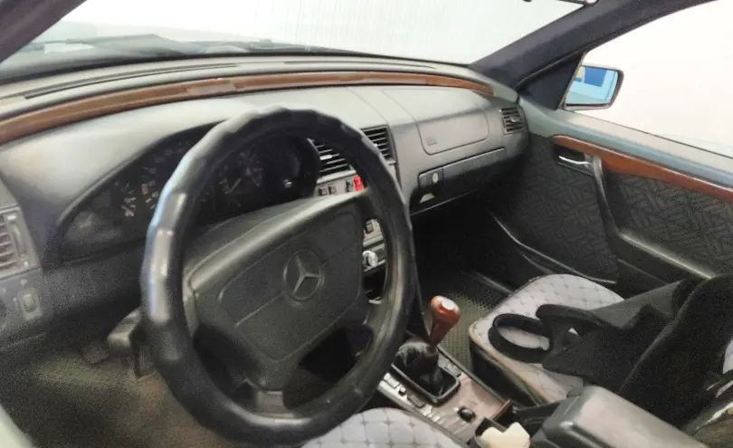 Mercedes-Benz C-Класс 1994 года за 1 250 000 тг. в Астана фото 5