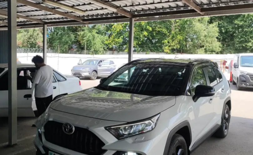 Toyota RAV4 2022 года за 19 700 000 тг. в Алматы