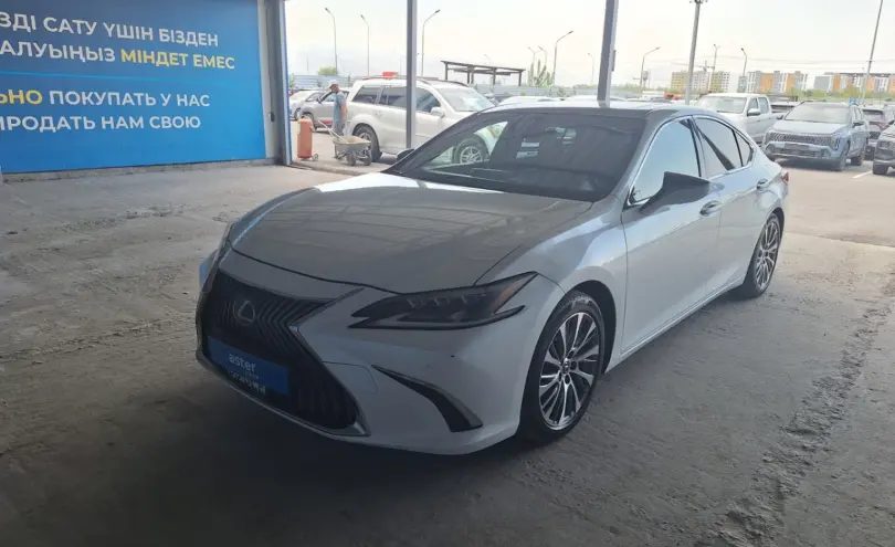 Lexus ES 2018 года за 17 000 000 тг. в Алматы