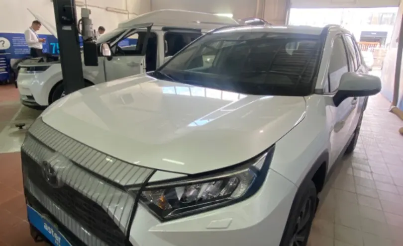 Toyota RAV4 2023 года за 17 000 000 тг. в Астана