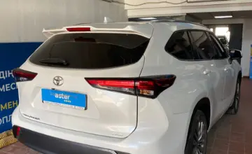 Toyota Highlander 2023 года за 27 000 000 тг. в Астана