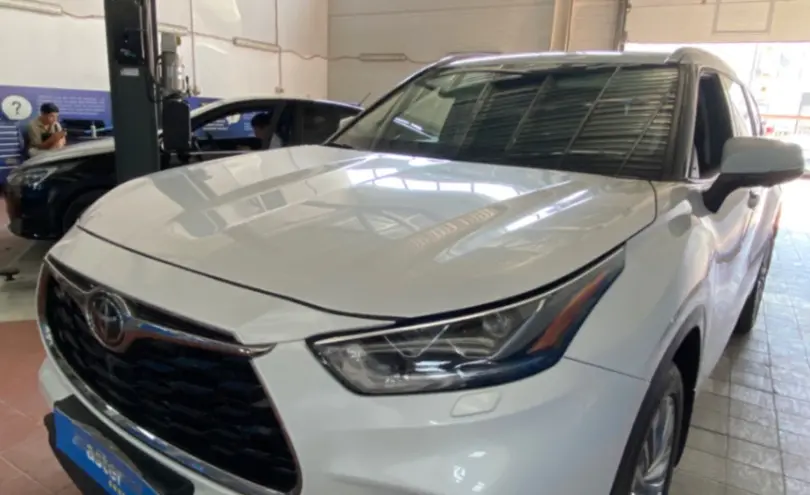 Toyota Highlander 2023 года за 27 000 000 тг. в Астана