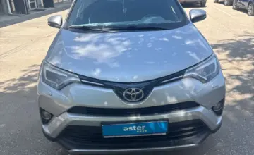 Toyota RAV4 2018 года за 11 000 000 тг. в Актобе фото 2
