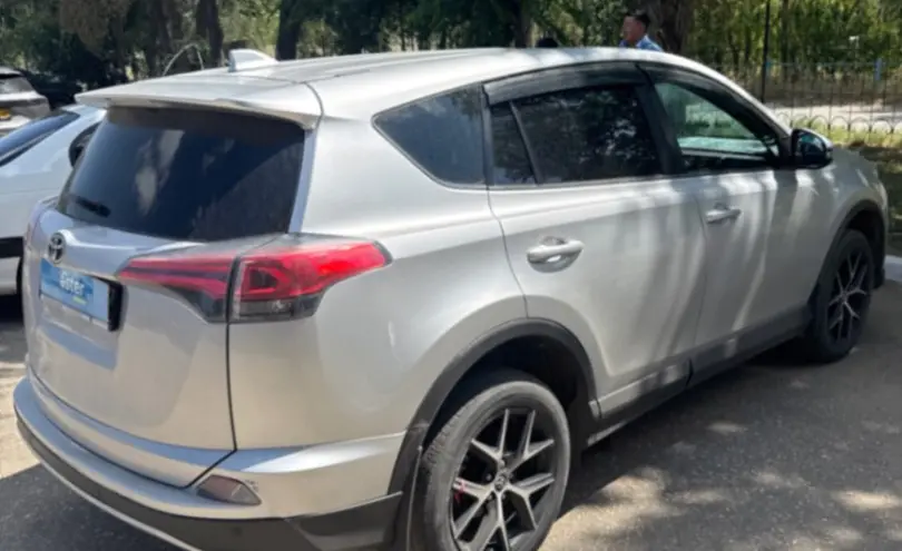 Toyota RAV4 2018 года за 11 000 000 тг. в Актобе фото 5